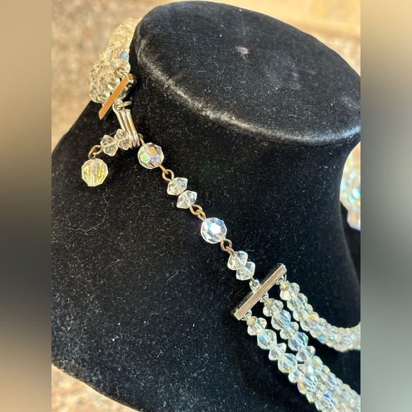 Vintage Triple Strand Aurora Borealis Crystal Faceted Graduated Choker Necklace. - Picture 4 of 7
